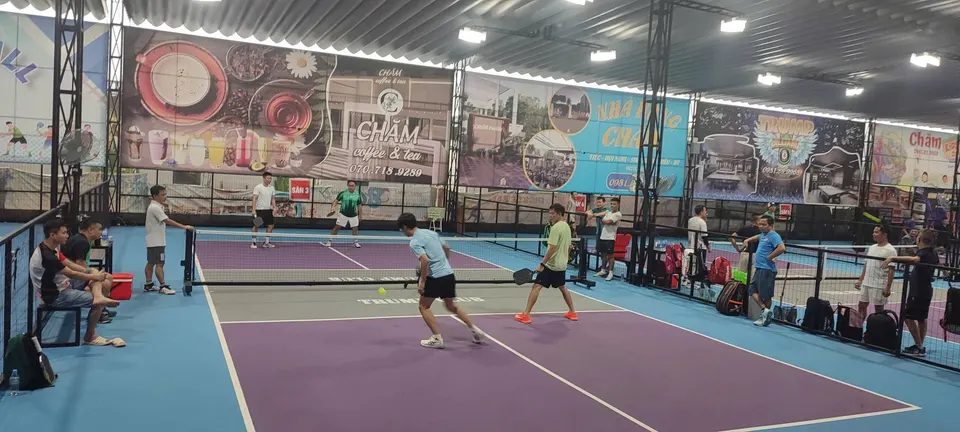 Khách chơi pickleball